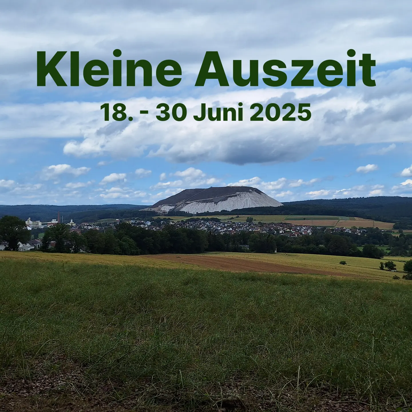 Kaliberg in Neuhof, auch Monte Kali genannt. Ansicht vom Berg gegenüber, inkl. Umgebung, Ansicht Neuhof