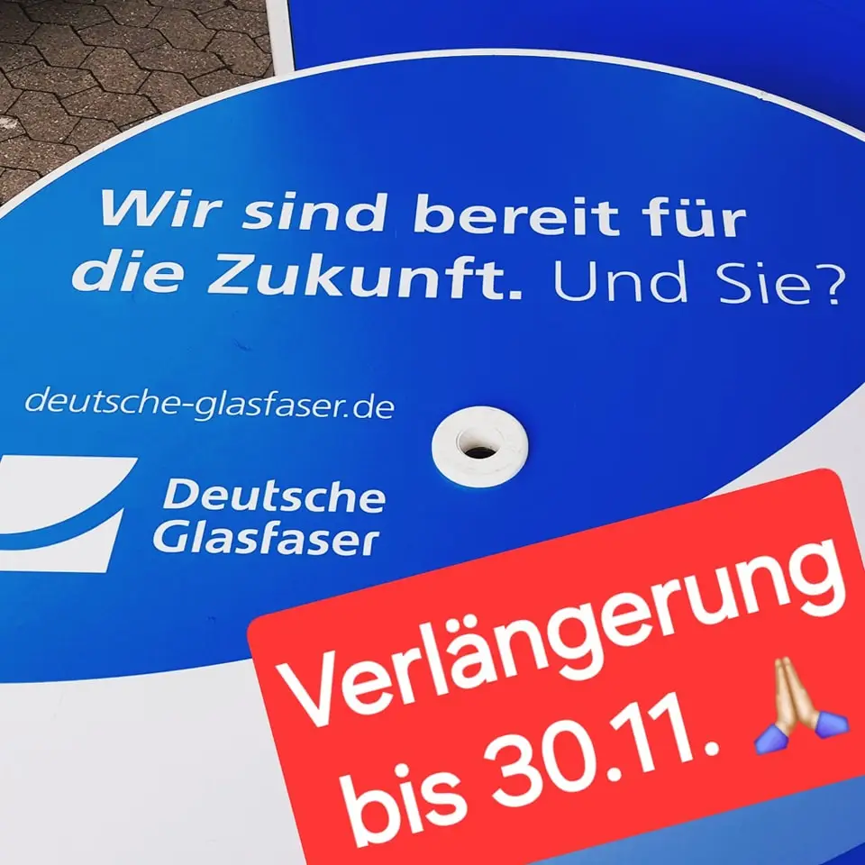 Der Werbe-Stehtisch von DG, mit Aufschrift -Wir sind bereit für die Zukunft. Und Sieh?- Sowi dem Hinweis der verlängerung bis 30.1.2024